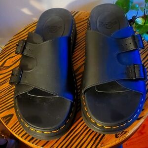 DR. MARTENS UNISEX DAX HYDRO SLIDE SANDALS